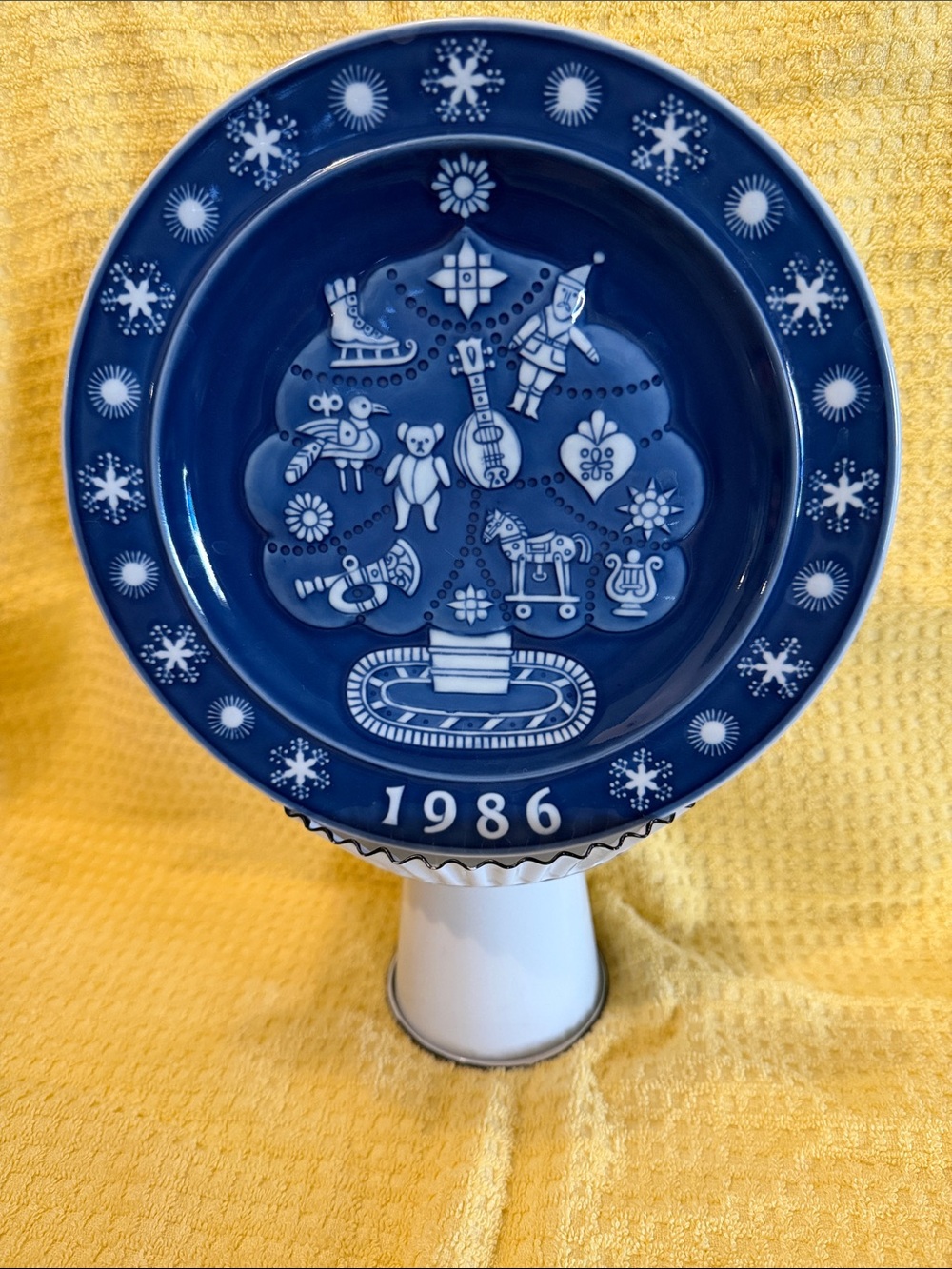 Blue Dansk “The Spirit of Christmas 1986” collectable plate